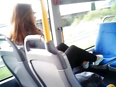 Slender teen იღებს დიდი დატვირთვა მისი ლამაზი სახე