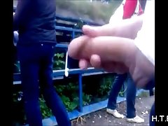 ხანდაზმული ქალი შეუერთდება გართობა ერთად teen წყვილი