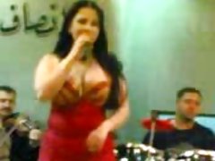 Caged teen იღებს მკურნალობა